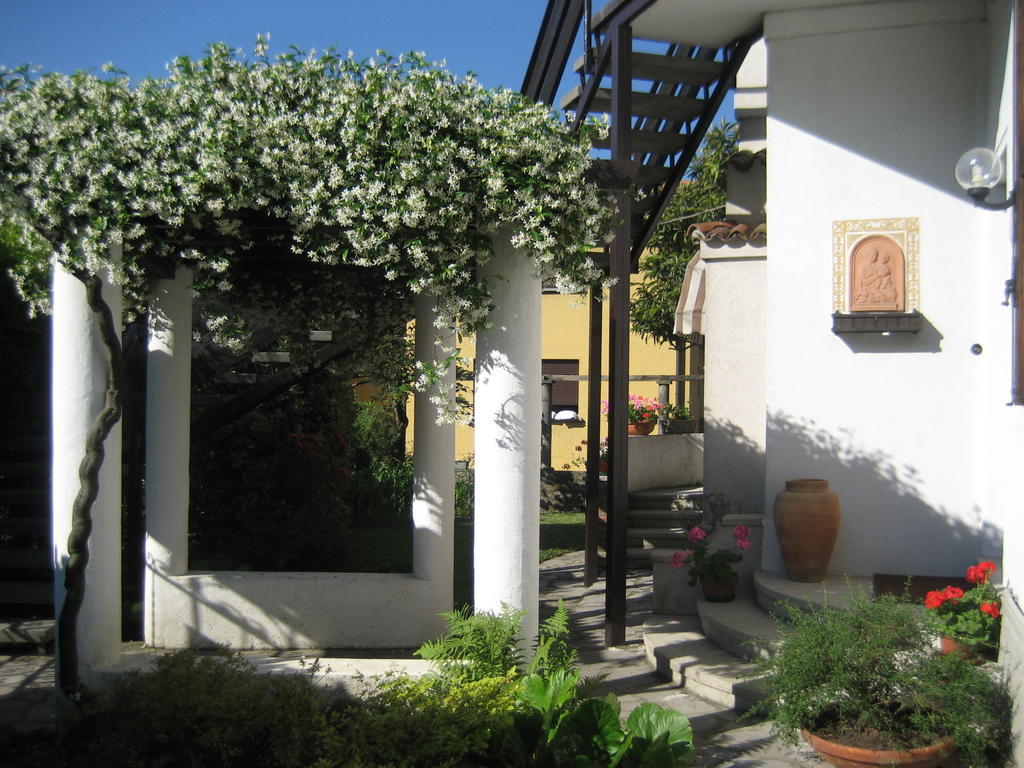 B&B Le Colombine Abbadia Lariana Exterior foto